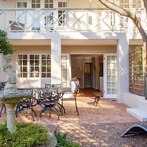 33-strawberry-lane.hotels-capetown.com/